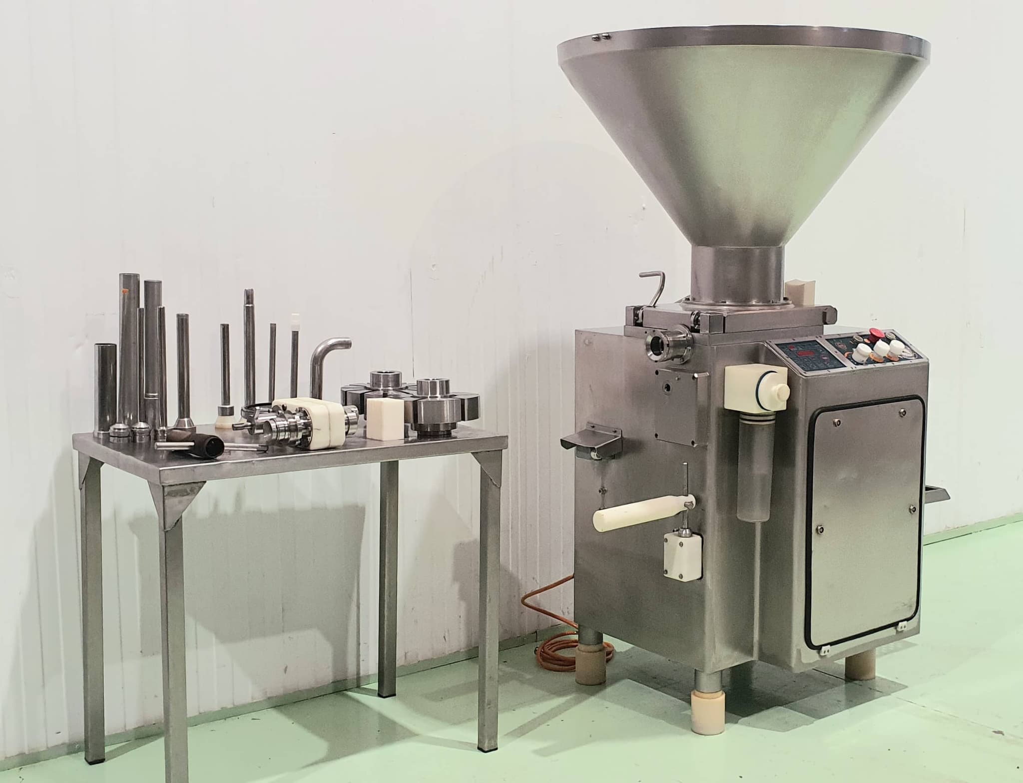 EMBUTIDORA CONTINUA RISCO mod. 4000/220 AL VACIO