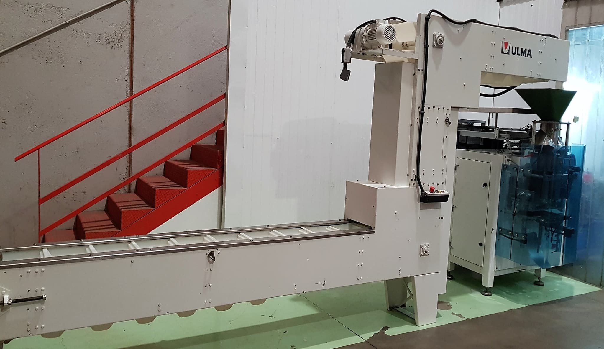 ENVASADORA VERTICAL ULMA mod. ETNA 280 CON CANGILONES miniatura 2