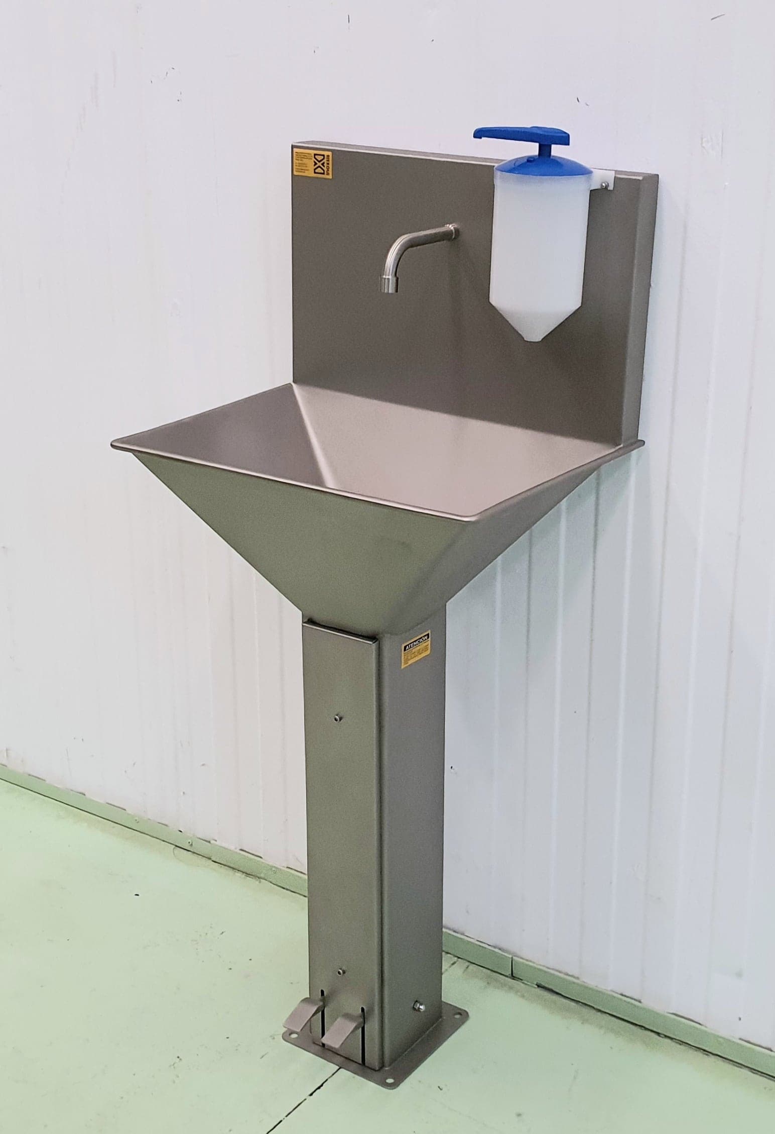 LAVAMANOS DE 2 PEDALES CON JABONERA INOX miniatura 3