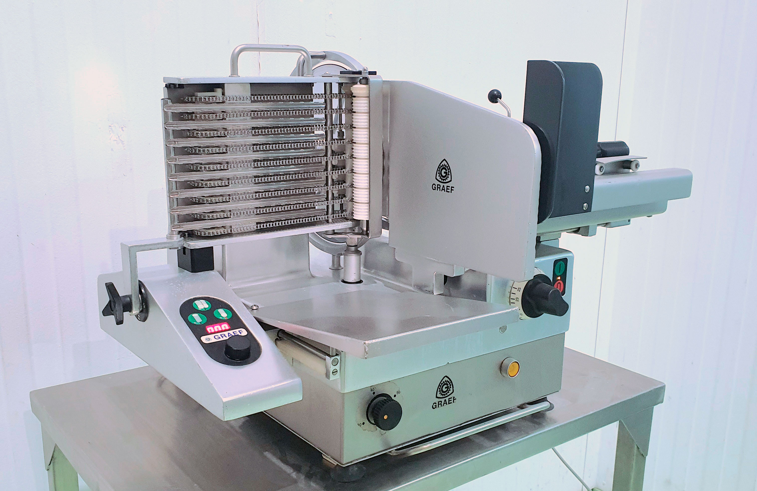 LONCHEADORA AUTOMÁTICA GRAEF VA 300