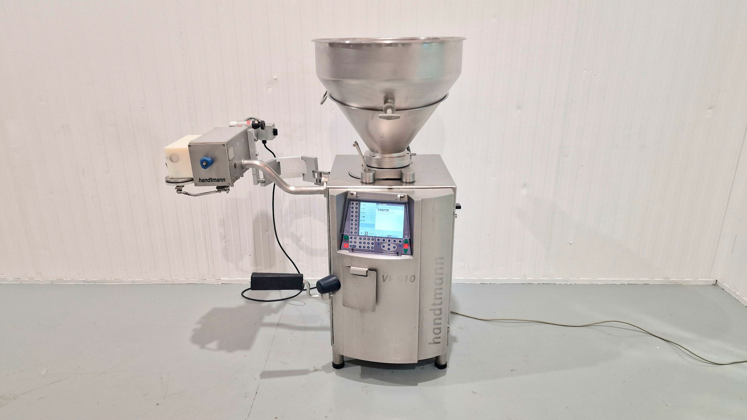 EMBUTIDORA CONTINUA HANDTMANN mod VF610 + FORMADORA ALBÓNDIGAS 79-0