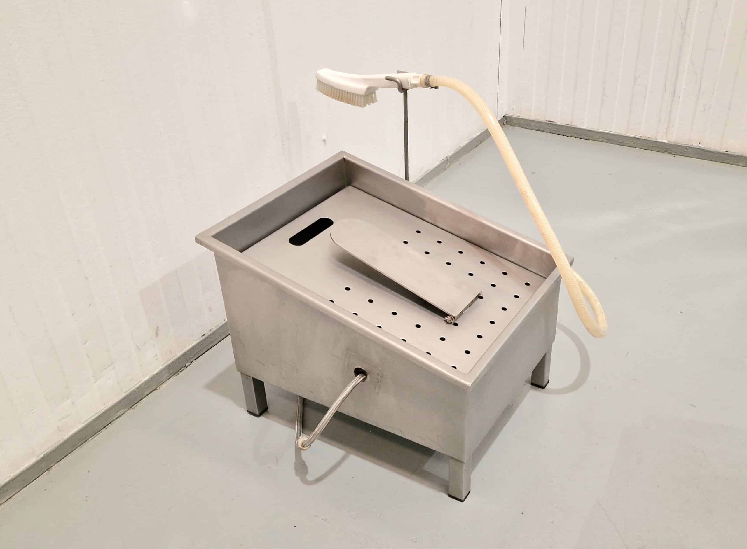 LAVA BOTAS CONSTRUIDO EN ACERO INOXIDABLE