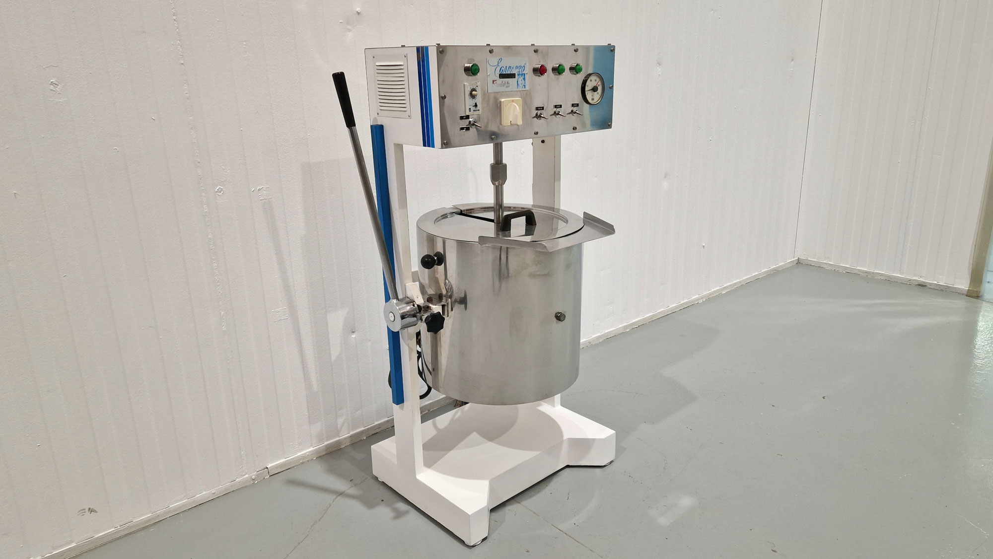 CUECE CREMAS ELÉCTRICO CON MEZCLADOR E. GABARRO 50 LITROS