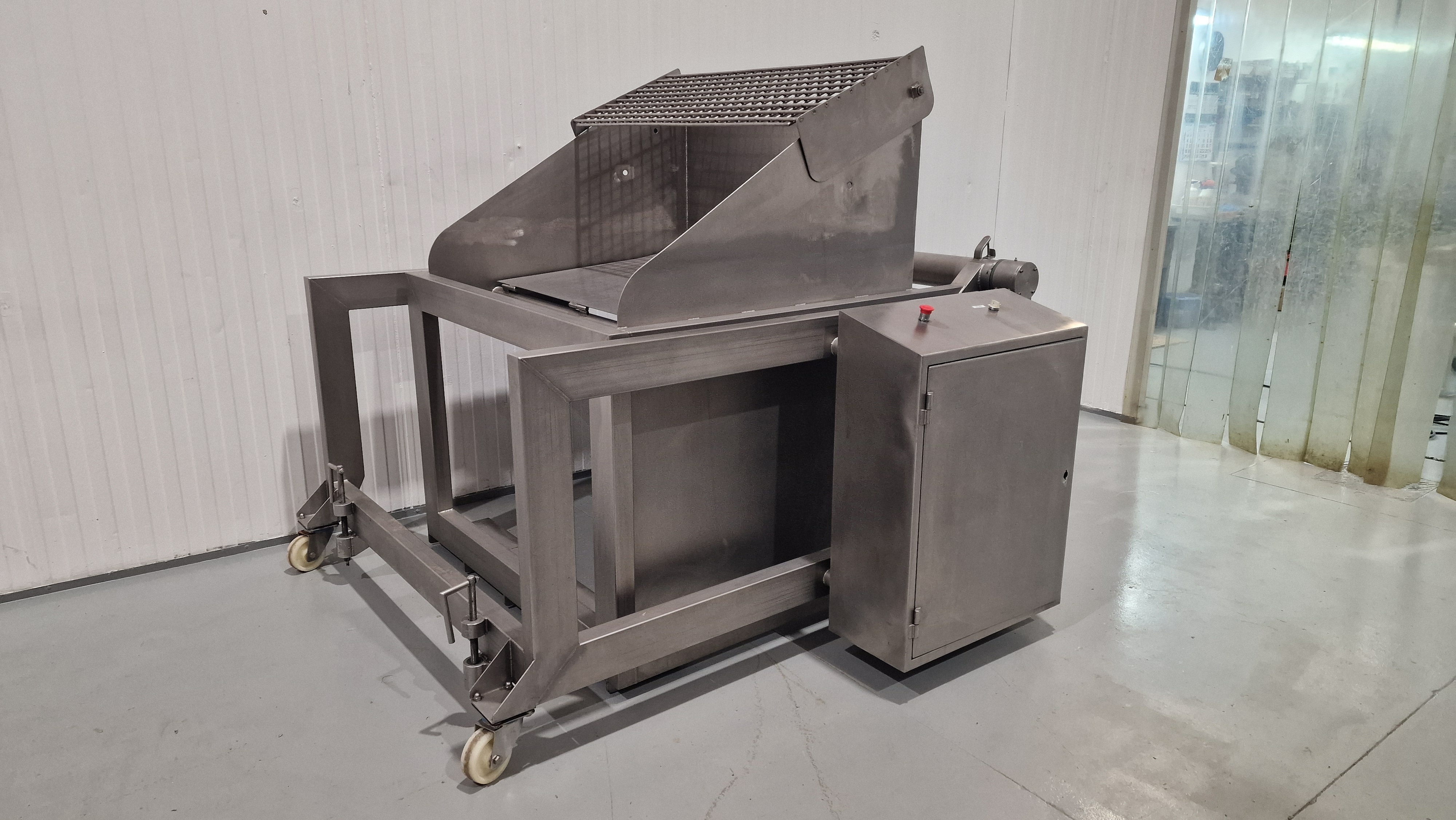 Elevador volcador de contenedores Xucla